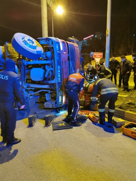 TIR DEVRİLDİ, ŞOFÖRÜN KOLU KOPTU - 2