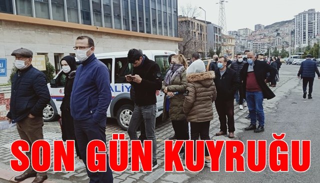 Vergi Dairesinde uzun kuyruk