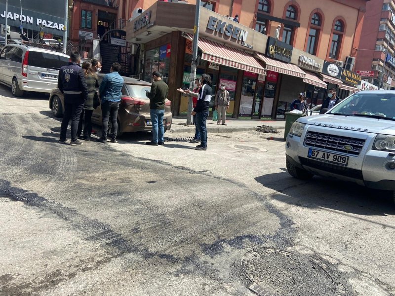 Belge soran polisin üzerine yürüdü - 1