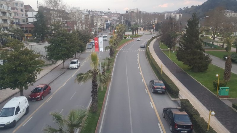 CADDE VE SOKAKLAR BİR ANDA SESSİZLİĞE BÜRÜNDÜ - 3