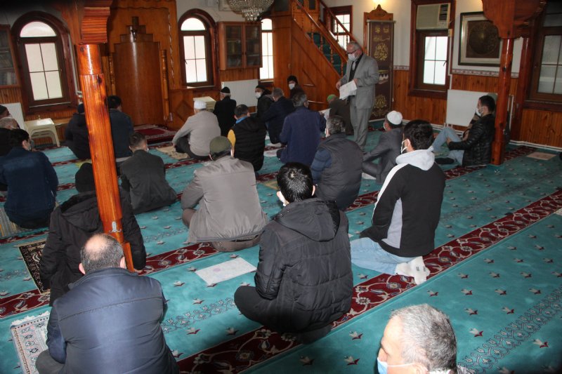 COViD 19 GÖLGESiNDE… Ramazan’ın ilk Cuma namazı - 1