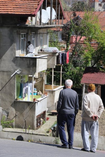 EMEKLİ MADEN İŞÇİSİ İNTİHAR ETTİ... MAHALLELİ FOTOĞRAF ÇEKMEYE ÇALIŞTI - 4