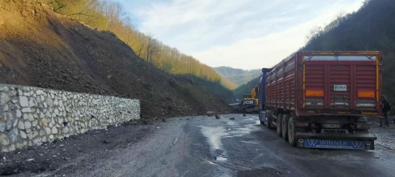 HEYELAN YOLU TRAFİĞE KAPATTI - 2