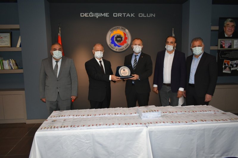 İLKOKUL ÖĞRENCİLERİNE 24 BİN KİTAP HEDİYE EDİLDİ - 1