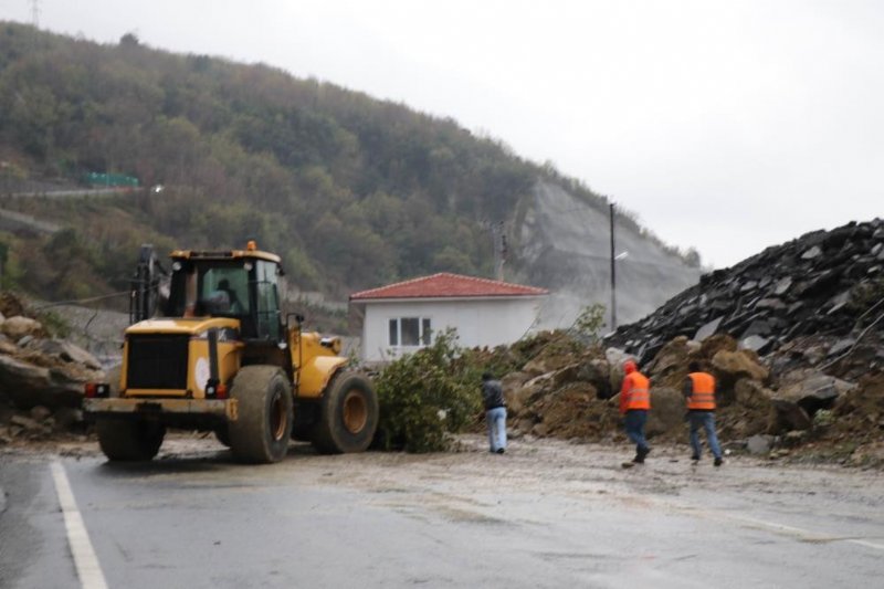 KORKUTAN HEYELAN... ZONGULDAK-EREĞLİ YOLUNU KAPATTI - 5