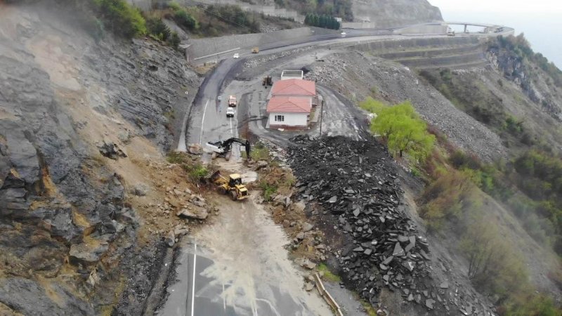 KORKUTAN HEYELAN... ZONGULDAK-EREĞLİ YOLUNU KAPATTI - 6