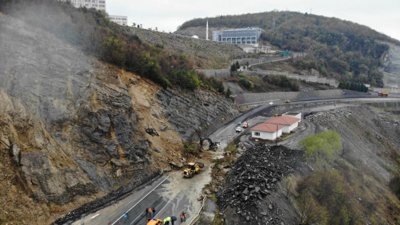 KORKUTAN HEYELAN... ZONGULDAK-EREĞLİ YOLUNU KAPATTI - 7