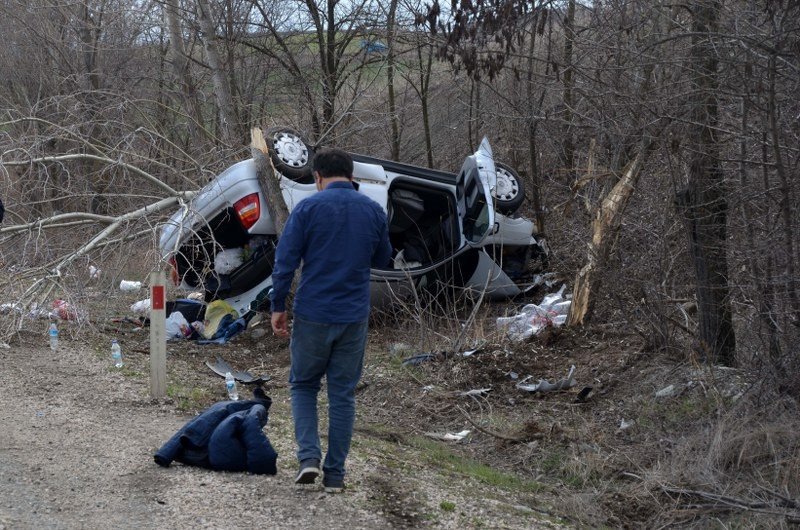 ŞARAMPOLE DEVRİLDİ: 1 ÖLÜ 1 YARALI - 1