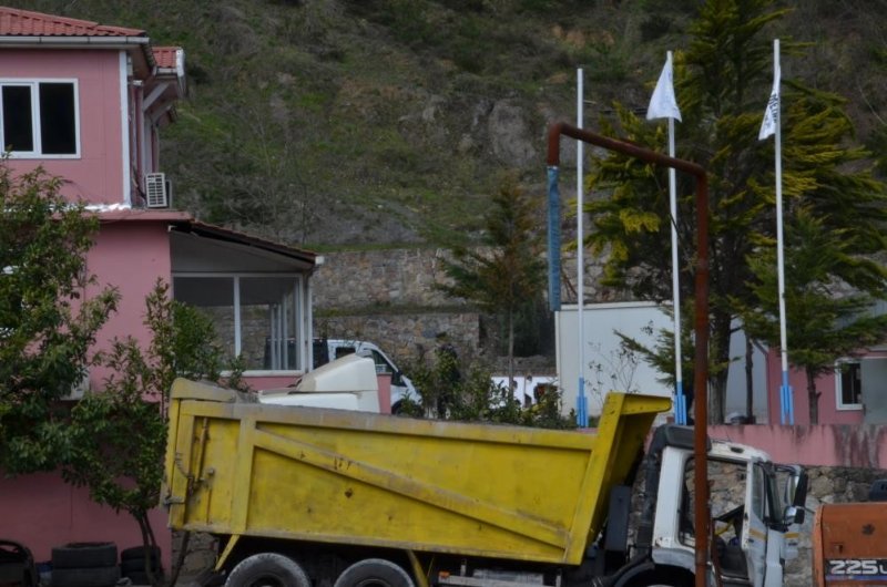 TARTIŞMALARA YOL AÇAN TESİSE BELEDİYE MÜDAHALE ETTİ - 1