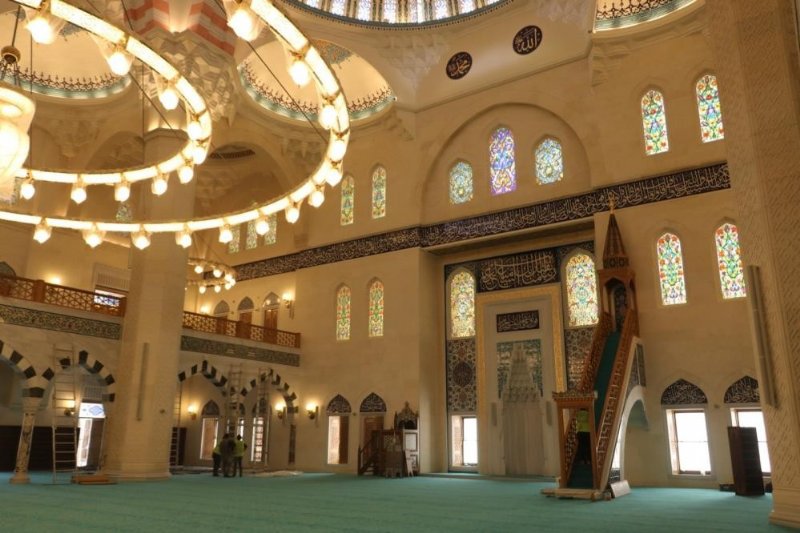 ABBAS´IN HEDİYESİ UZUNMEHMET CAMİİ´NDE SERGİLENECEK - 2