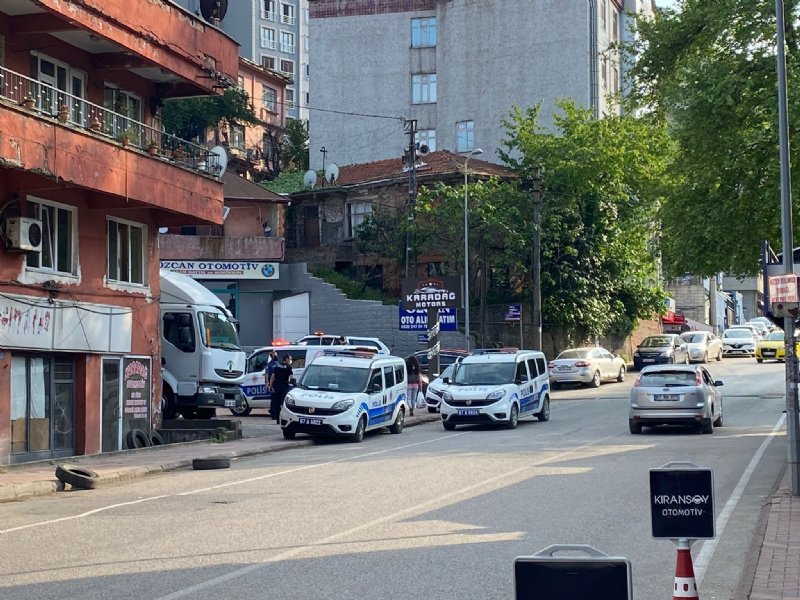 Otomotiv dükkanını  bastılar, araçların camlarını kırdılar  - 3