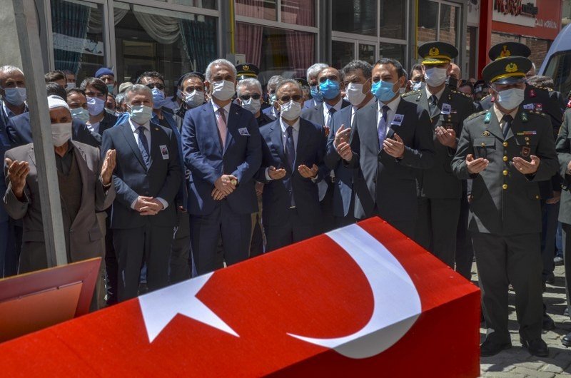 ŞEHİT UZMAN ÇAVUŞ MURAT NAR, TOPRAĞA VERİLDİ - 3