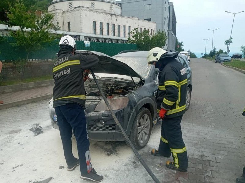 SEYİR HALİNDEKİ ARAÇTA YANGIN ÇIKTI - 1