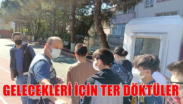 Çocuklar iyi bir gelecek için ter döktü