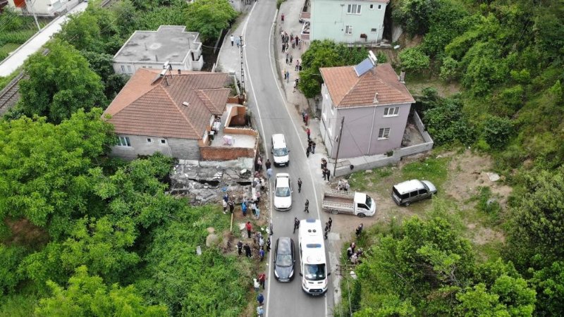 Duvarın altında kalan adam hastanede hayatını kaybetti - 1