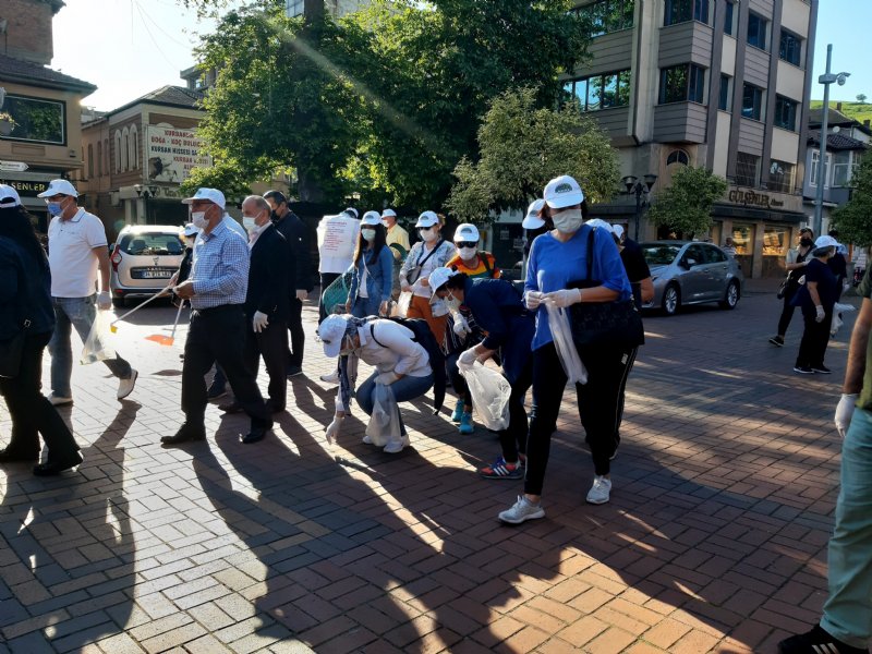 EL ELE VERDİLER KENTİ TEMİZLEDİLER - 4