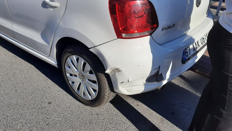 Motosiklet otomobilin altına girdi - 6