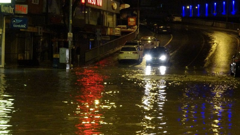 Şimşekler geceyi gündüze çevirdi, yağış hayatı olumsuz etkiledi… YAĞMUR YAĞDI BÖYLE OLDU… - 6