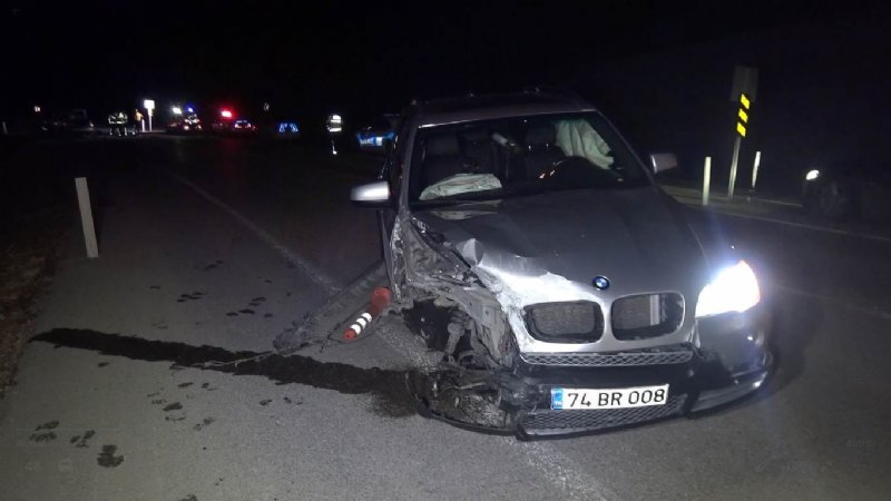 Ters şeride giren cip jandarma aracına çarptı… 2´Sİ ASKER 4 YARALI - 2