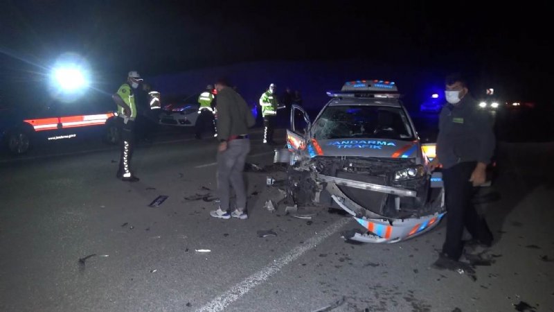 Ters şeride giren cip jandarma aracına çarptı… 2´Sİ ASKER 4 YARALI - 3