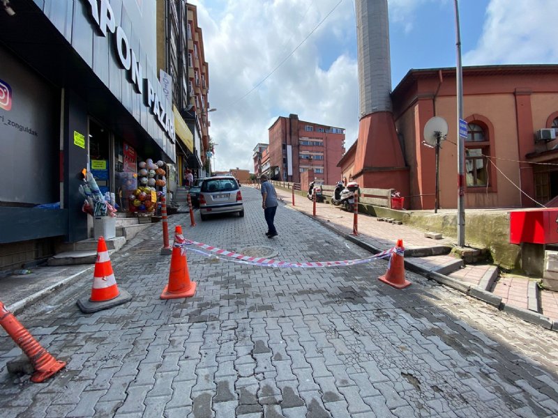 YAĞIŞ SONRASI HASTANE YOLU KULLANILMAZ HALE GELDİ  - 2