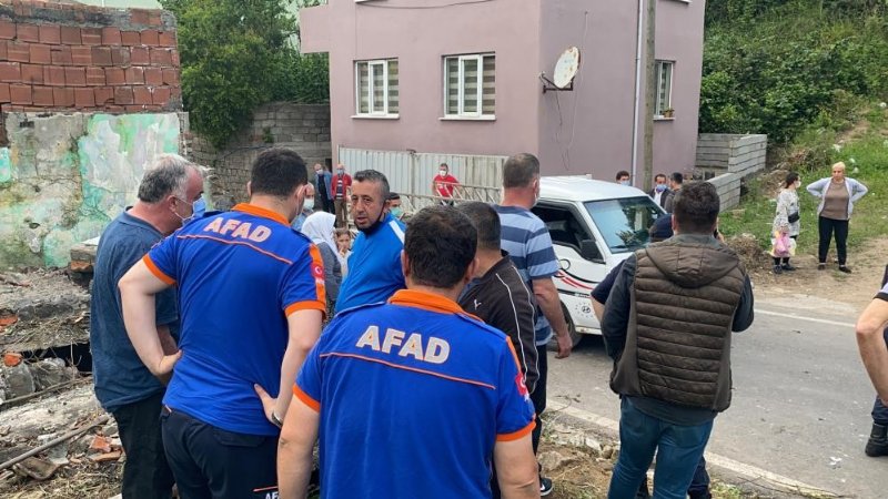 Yıkım yaparken duvarın altında kaldı - 2