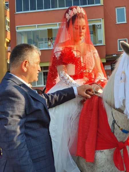 Atalarından kalma at ile gelin alma geleneğini yaşattılar - 1
