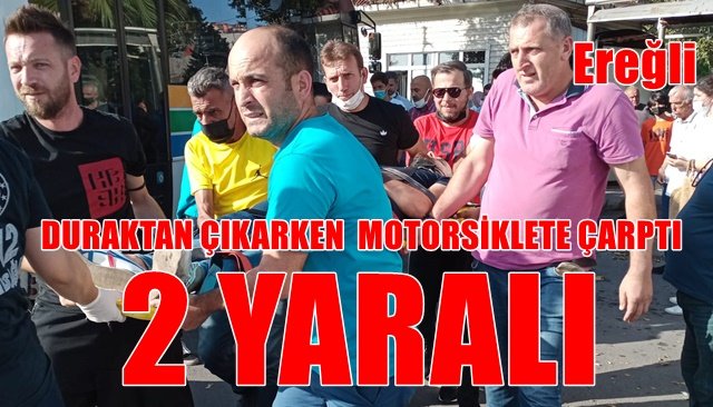 GERİ GERİ ÇIKAN HALK OTOBÜSÜ MOTOSİKLETE ÇARPTI: 2 KİŞİ YARALANDI