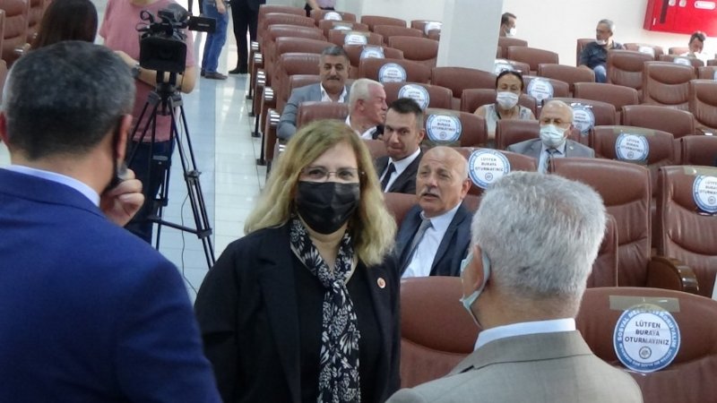 MASKE KULLANIMI, MECLİS’TE YARI YARIYA DÜŞTÜ! - 2