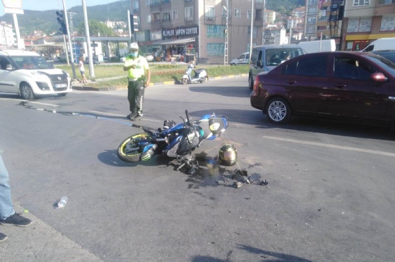 MOTOSİKLET İLE TİCARİ TAKSİ ÇARPIŞTI: 1 YARALI - 1