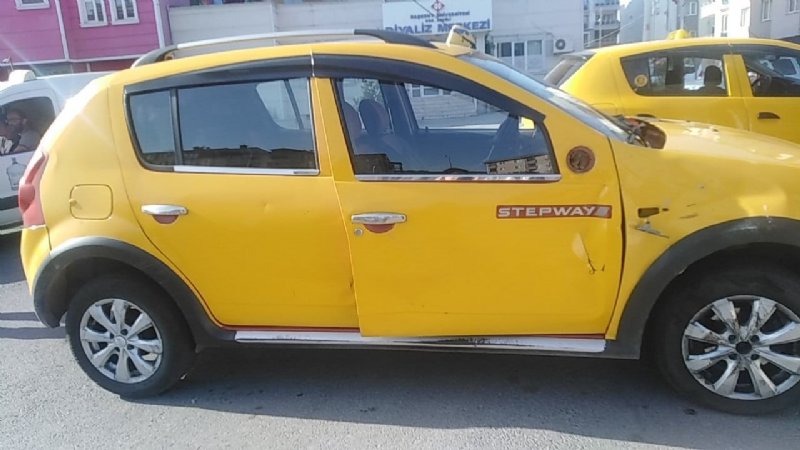 MOTOSİKLET İLE TİCARİ TAKSİ ÇARPIŞTI: 1 YARALI - 2