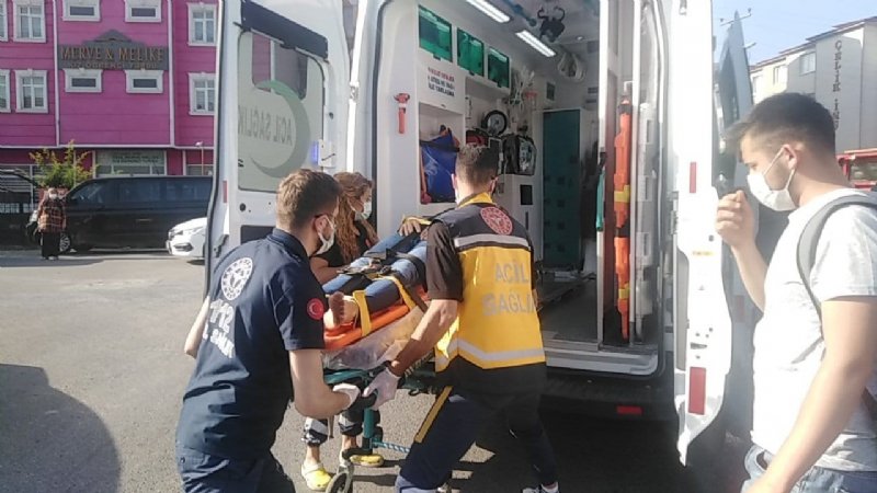 MOTOSİKLET İLE TİCARİ TAKSİ ÇARPIŞTI: 1 YARALI - 3