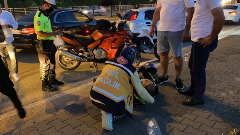 MOTOSİKLETE ÇARPIP TAKLA ATTI: 1 ÖLÜ - 3