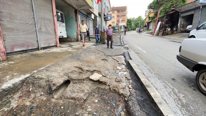 Müşterisini traş ediyordu ki… SEL SULARINDAN ZOR KURTULDU - 1