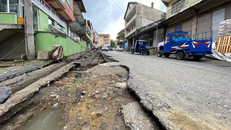 Müşterisini traş ediyordu ki… SEL SULARINDAN ZOR KURTULDU - 2