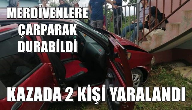 OTOMOBİL MERDİVENLERE ÇARPARAK DURABİLDİ