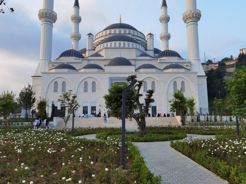 UZUNMEHMET CAMİİ’NDE İLK BAYRAM NAMAZI  - 1