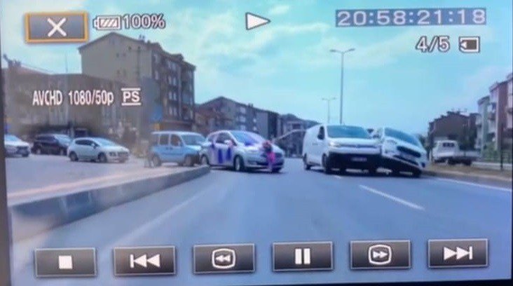 3 KİŞİNİN YARALNDIĞI KAZA ANI KAMERALARDA - 13