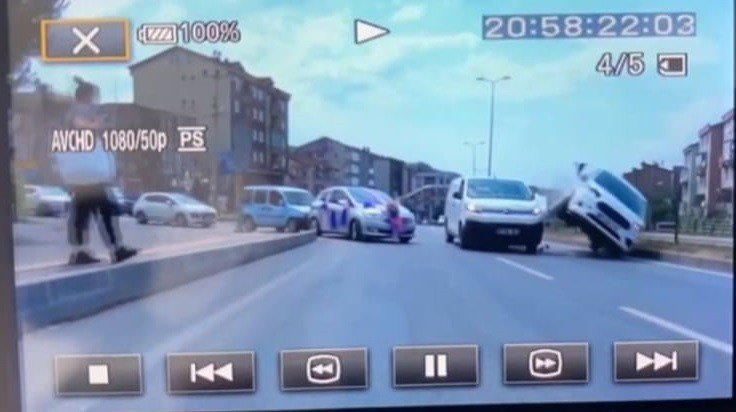 3 KİŞİNİN YARALNDIĞI KAZA ANI KAMERALARDA - 15