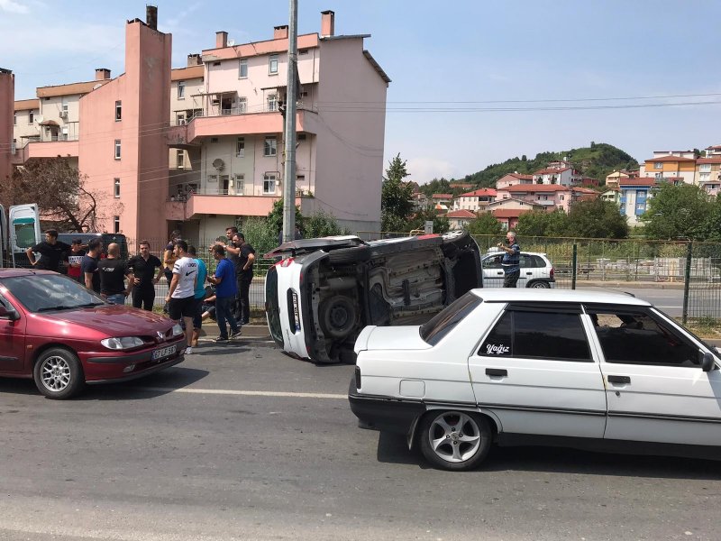 3 KİŞİNİN YARALNDIĞI KAZA ANI KAMERALARDA - 16
