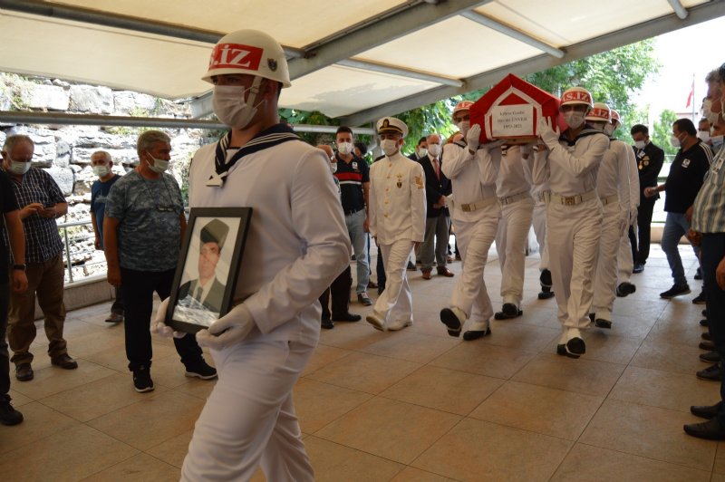 ASKERİ TÖRENLE DEFNEDİLDİ - 7