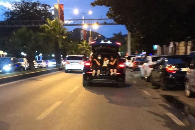Çocukların tehlikeli yolculuğu kameraya yansıdı - 2