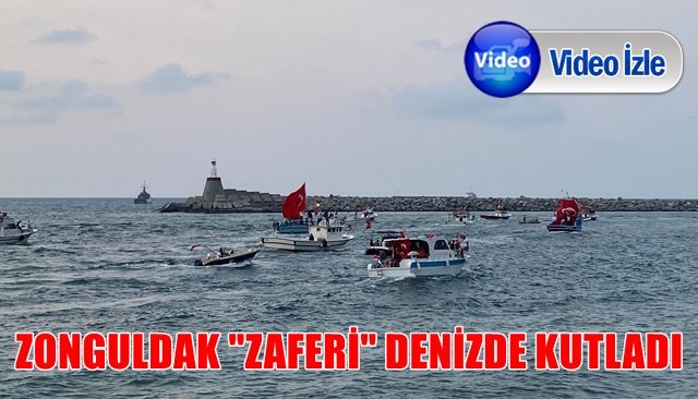  Deniz üstünde Zafer Bayramı coşkusu