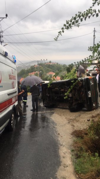 Fındık işçilerini taşıyan minibüs kaza yaptı… 3 YARALI! - 5