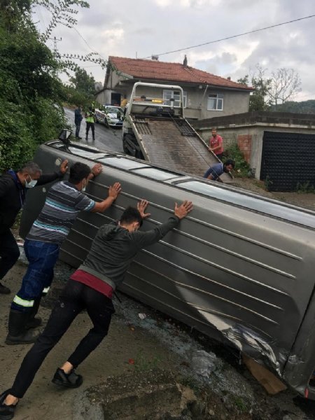 Fındık işçilerini taşıyan minibüs kaza yaptı… 3 YARALI! - 6