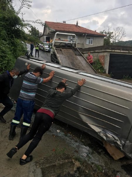 Fındık işçilerini taşıyan minibüs kaza yaptı… 3 YARALI! - 7