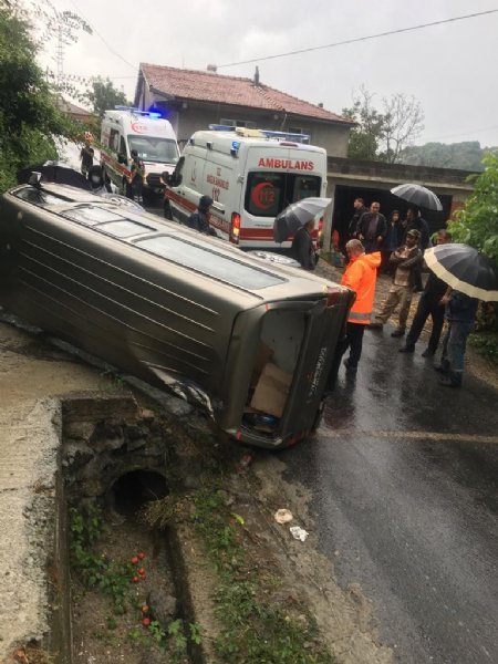 Fındık işçilerini taşıyan minibüs kaza yaptı… 3 YARALI! - 8