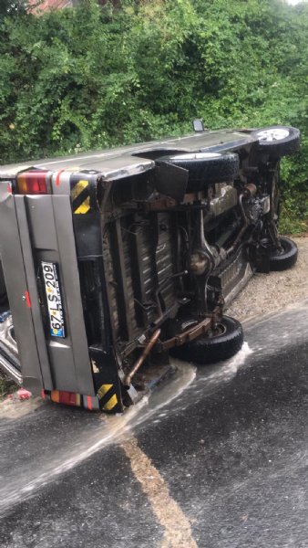 Fındık işçilerini taşıyan minibüs kaza yaptı… 3 YARALI! - 1