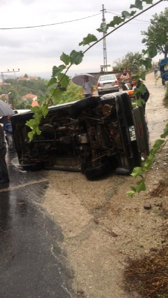 Fındık işçilerini taşıyan minibüs kaza yaptı… 3 YARALI! - 2