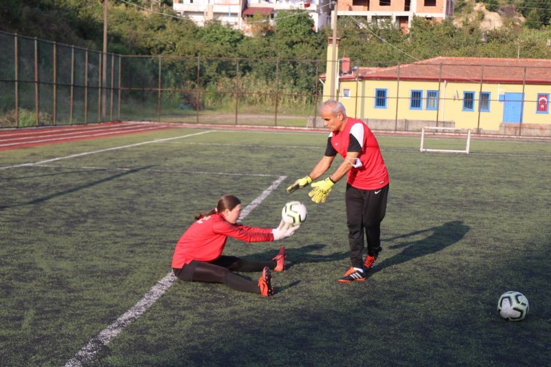 KADIN FUTBOLCULAR KANDİLLİ’DE KAMPTA - 2